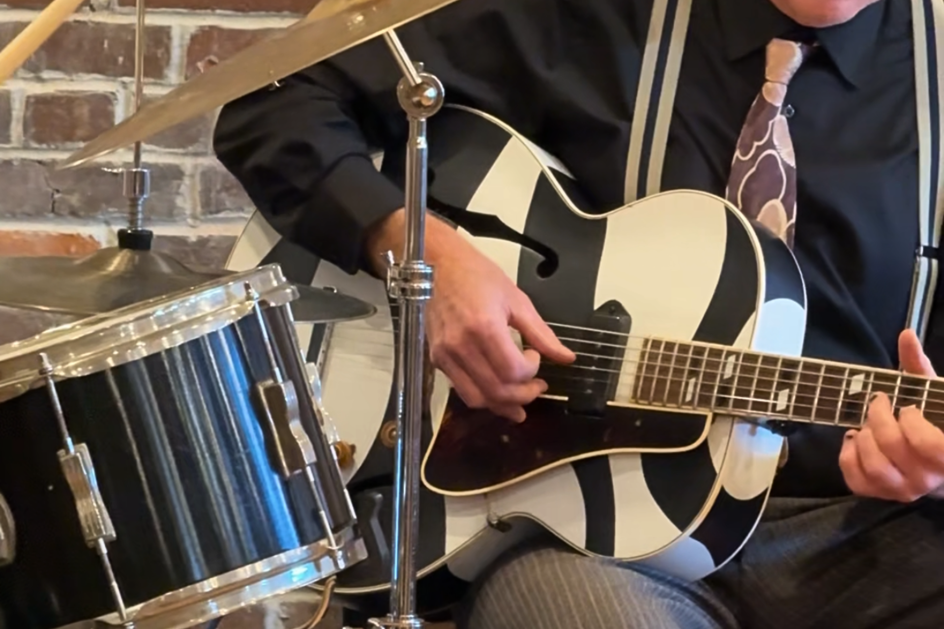 Live music in downtown Hood River